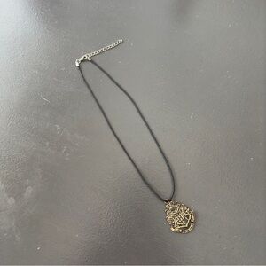 Hogwarts Harry Potter Black Cord Necklace Gold Tone Pendant Y2K Jewelry